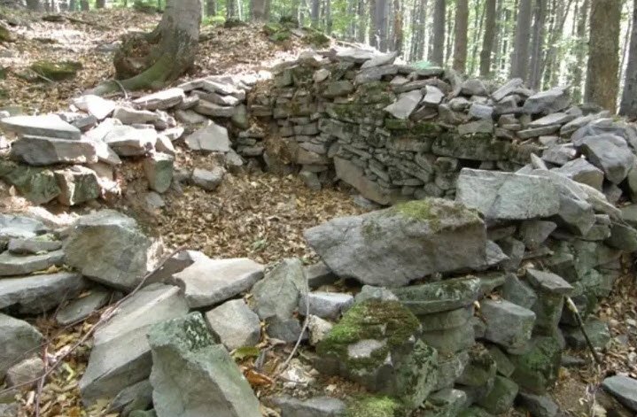 Zvyšky hradu Breznica, Tekovská Breznica, Slovakia, Slovakia